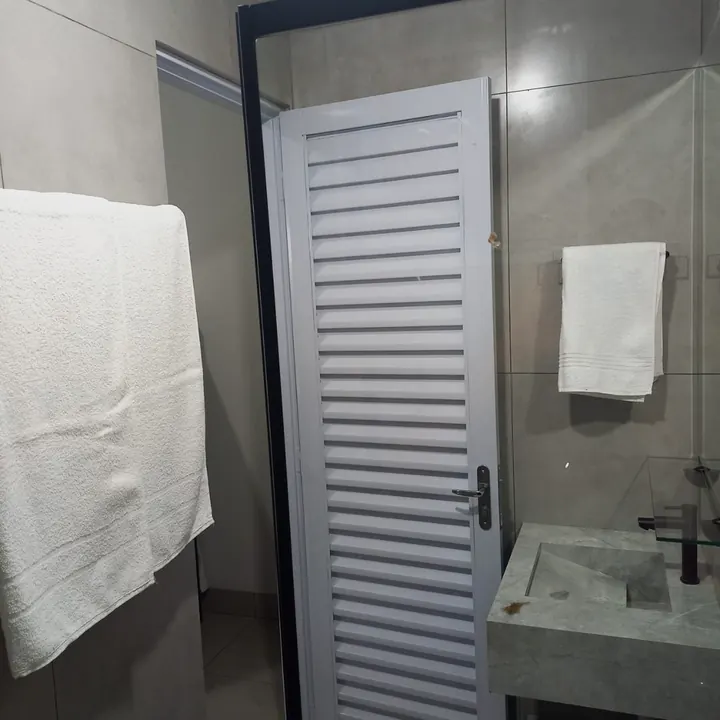 Banheiro 2 com box de vidro